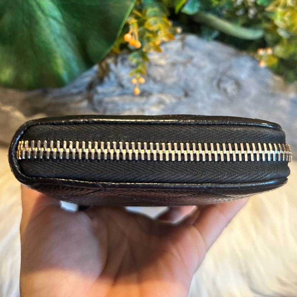 Chanel zip around wallet - Picture 5 of 16
